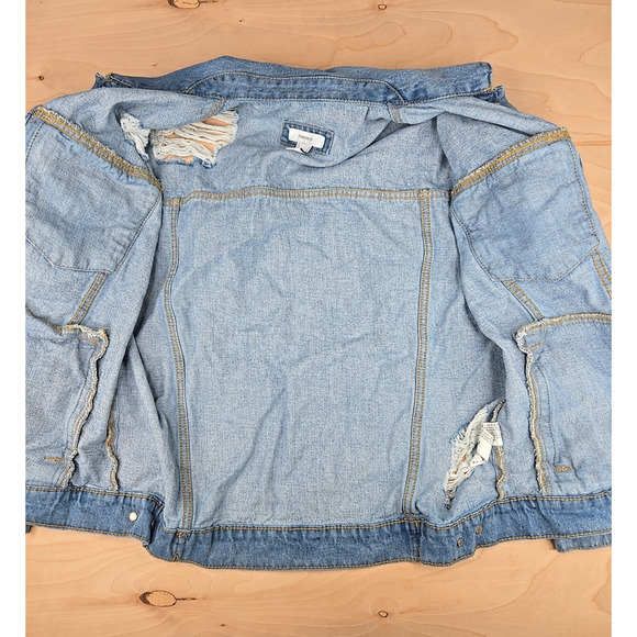 Forever 21 Distressed Denim Trucker Jacket Blue Womens Sz Medium Buttons Pockets - Picture 11 of 16